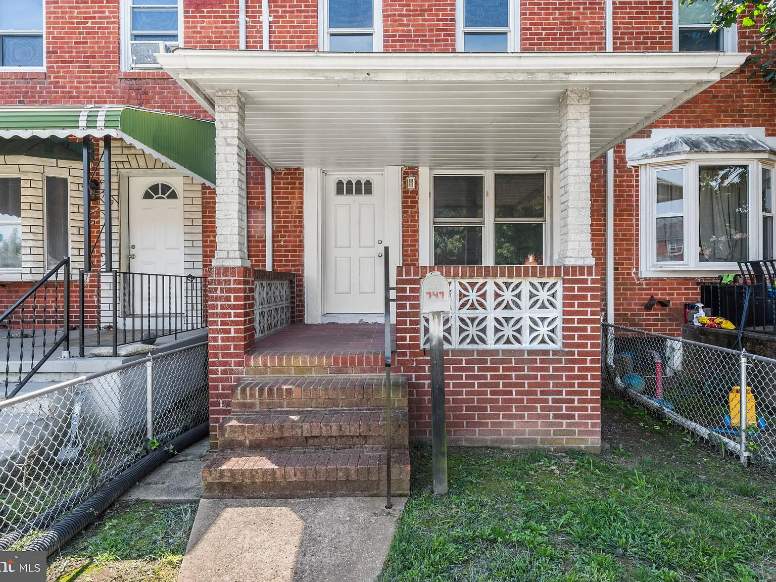 3 bed, 2.0 bath, 1116 sqft, $1,800 — Photo 2