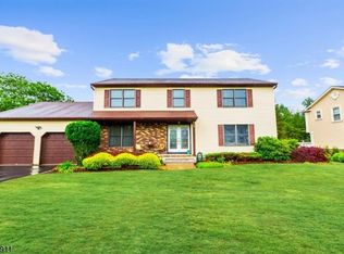 5 Norwood Ter, North Caldwell, NJ 07006