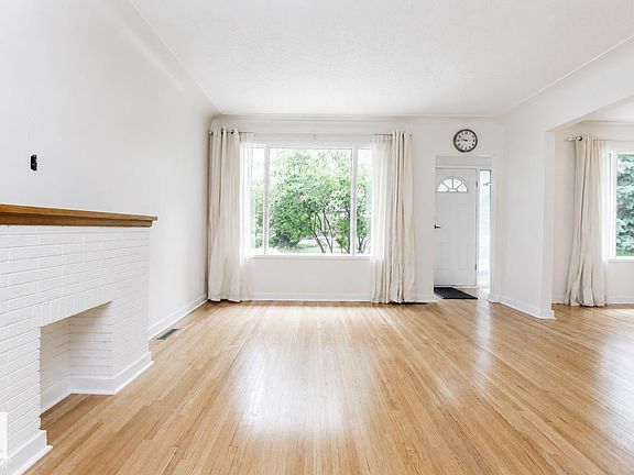 4th image of 11220 68th St NW