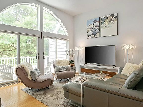 4th image of 26 Walnut St #4A