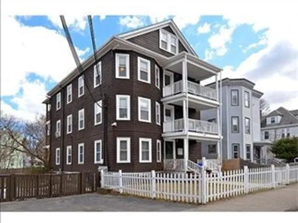 686 Metropolitan Ave APT 3, Hyde Park, MA 02136
