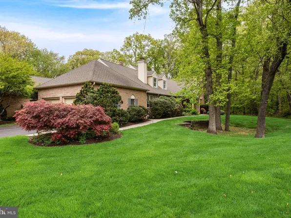465 Windrow Clusters Dr, Moorestown, NJ 08057