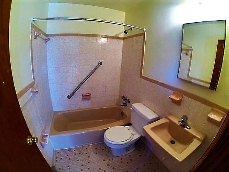 Bay Oaks Park Apartments — Photo 14