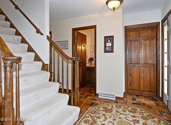 2nd image of 27 Southgate Crse