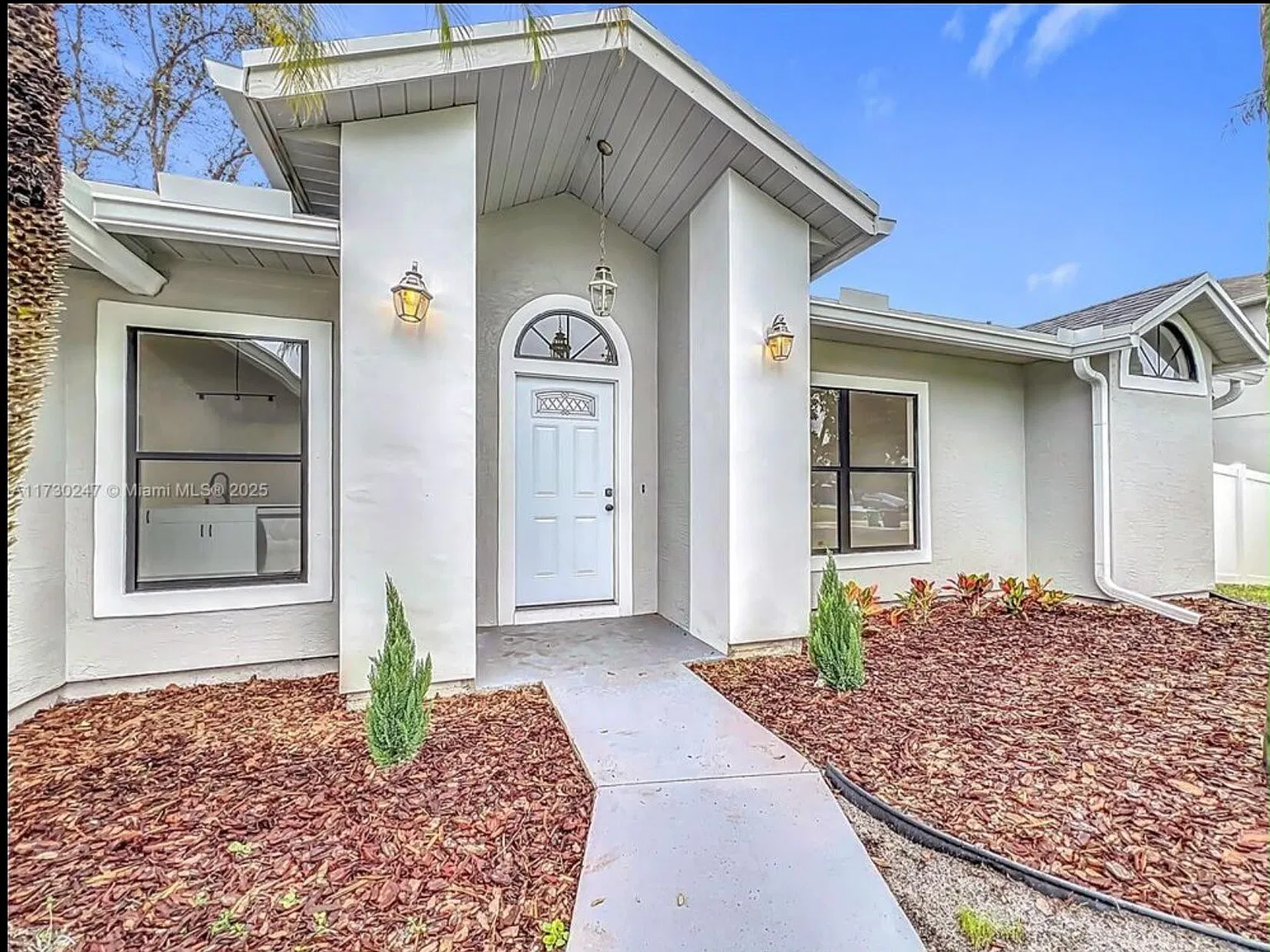 3 bed, 2.0 bath, 1544 sqft, $3,000 — Photo 2