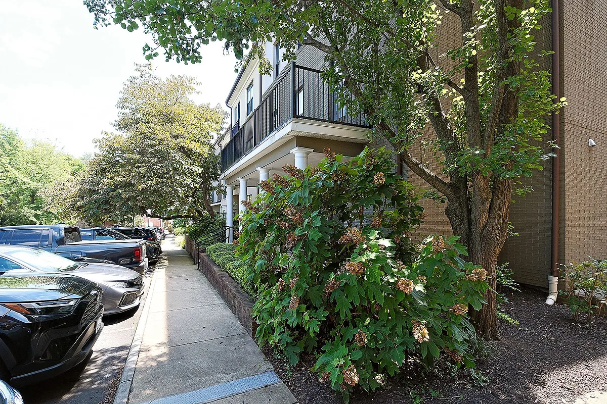 Building Photo - 745 Walker Sq #3D