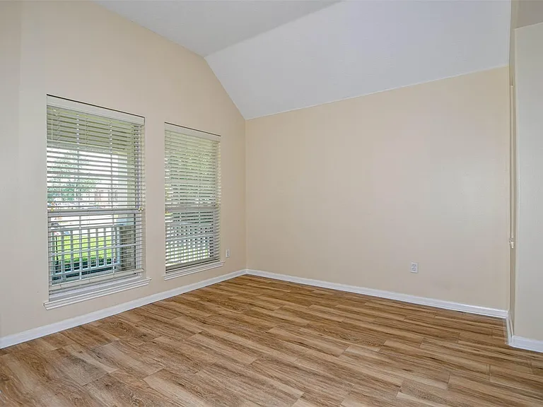 20826 Meadowhill Dr — Photo 2