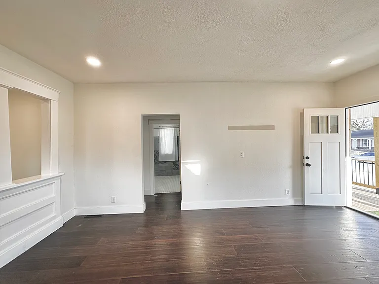 927 E Delmar St — Photo 12