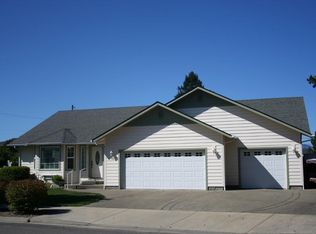 102 SW Jenn Way, Grants Pass, OR 97527