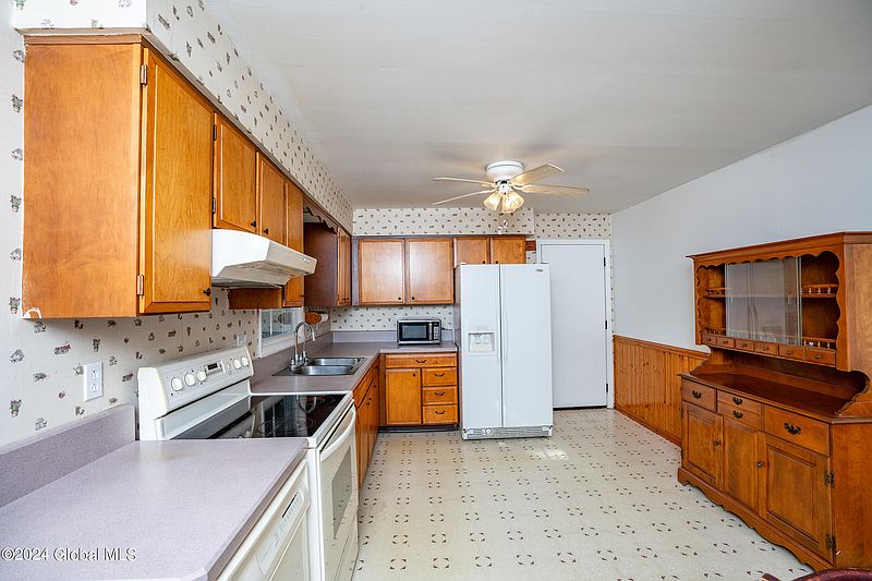3rd image of 144 Woodin Road