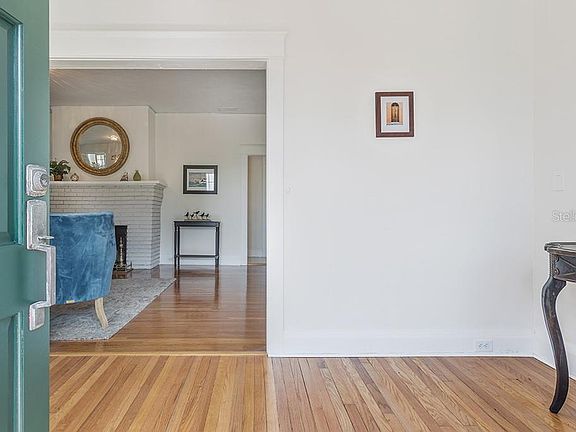 2nd image of 407 W Park Ave