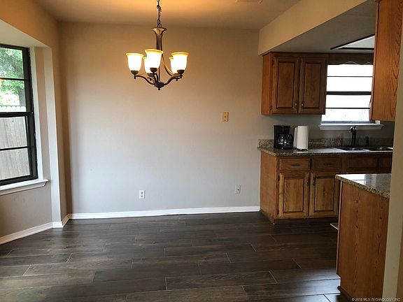 3rd image of 13975 S Oak Pl E