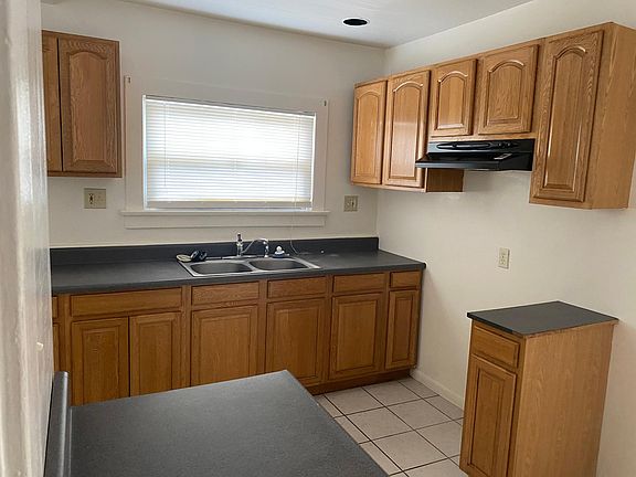 2nd image of 324 E Hyde Park Blvd