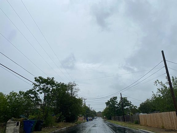 5th image of 2166 Aransas Ave