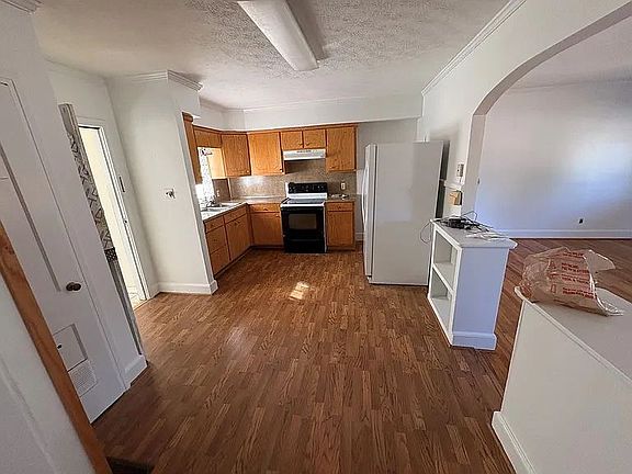 3rd image of 2534 Cole Dr