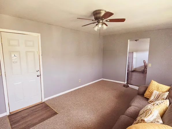 2 bed, 2.5 bath, 850 sqft, $850, (undisclosed Address), Alvin, IL 61811