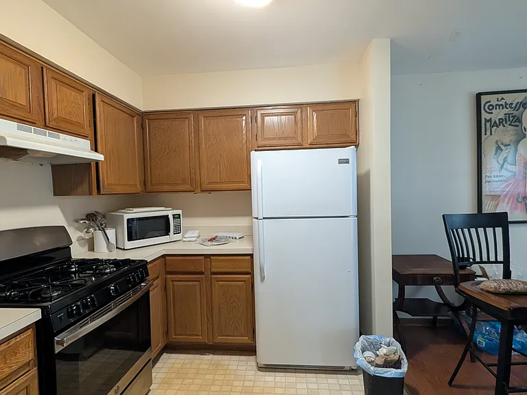 410 Orleans Ave — Photo 5