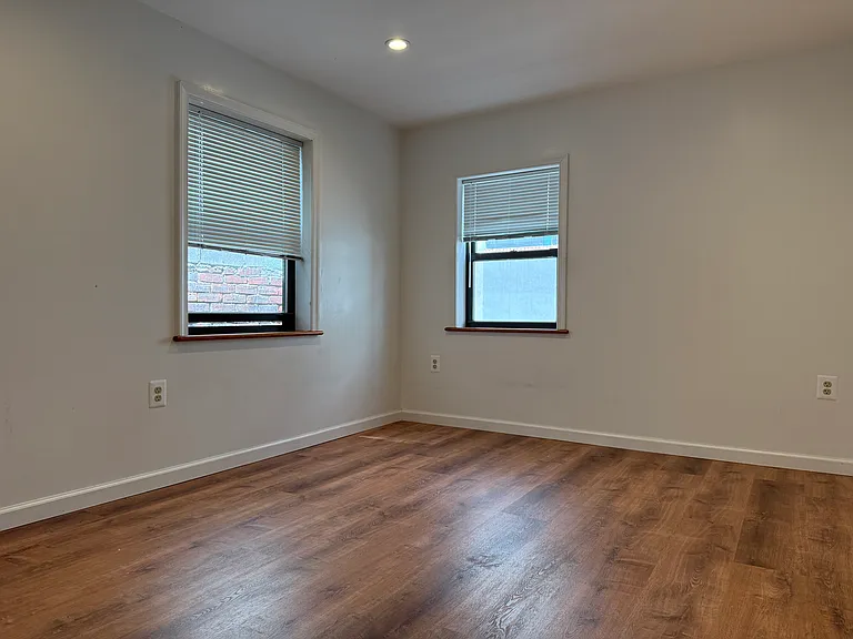 131 N 11th St #2R — Photo 2