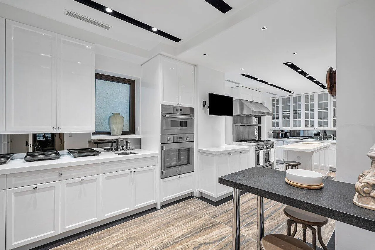5 bed, 9.0 bath, 6357 sqft, $150,000 — Photo 4