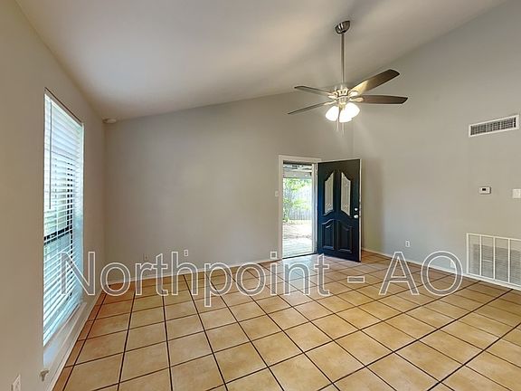 3rd image of 430 Vincent St