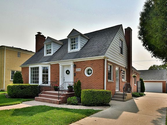 3rd image of 1806 N 77th Ct
