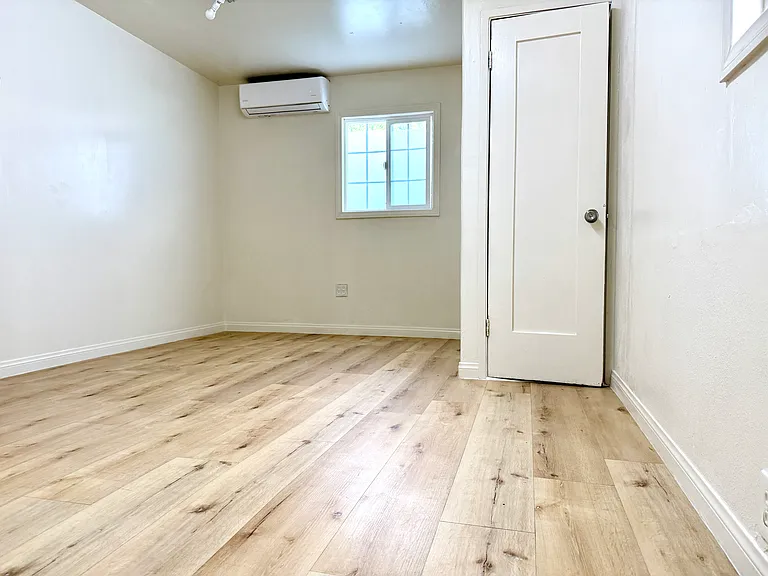 9827 Marshall St — Photo 2