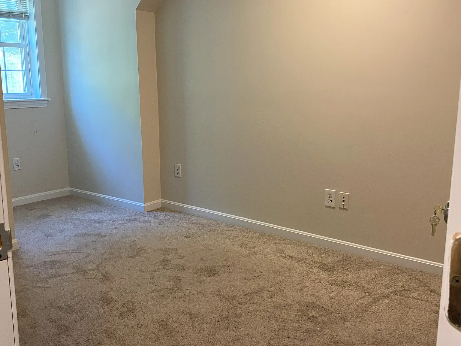 1 bed, 1.5 bath, 140 sqft, $875 — Photo 2
