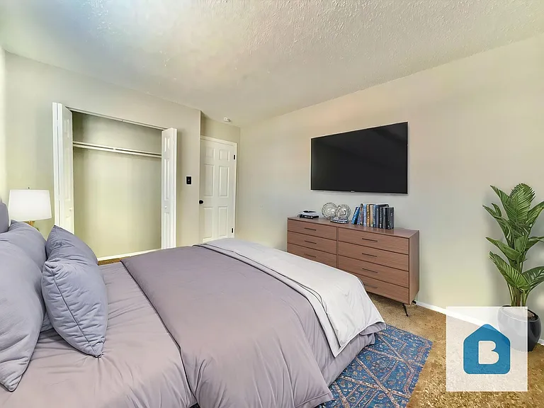 Westwind Apartments — Photo 24