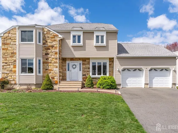 31 Mariposa Pl, Old Bridge, NJ 08857