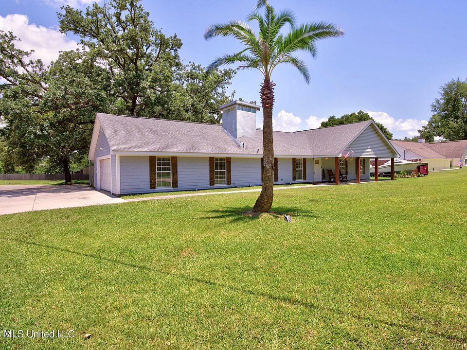 1st image of 10415 Pin Oak Dr