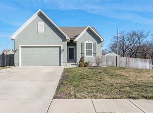 20700 W 224th St, Spring Hill, KS 66083