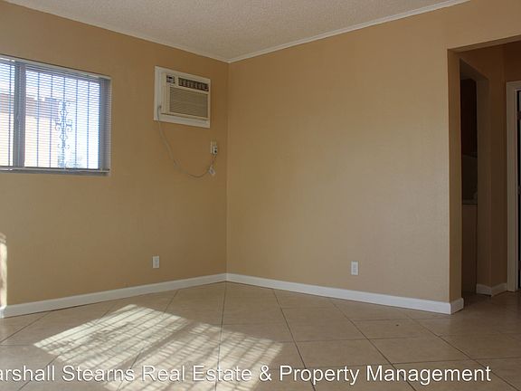 4th image of 372 N 16th St APT 1