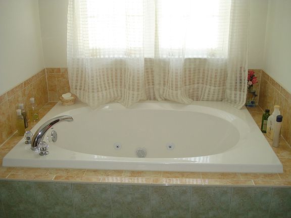 4th image of 840 Seneca Ln