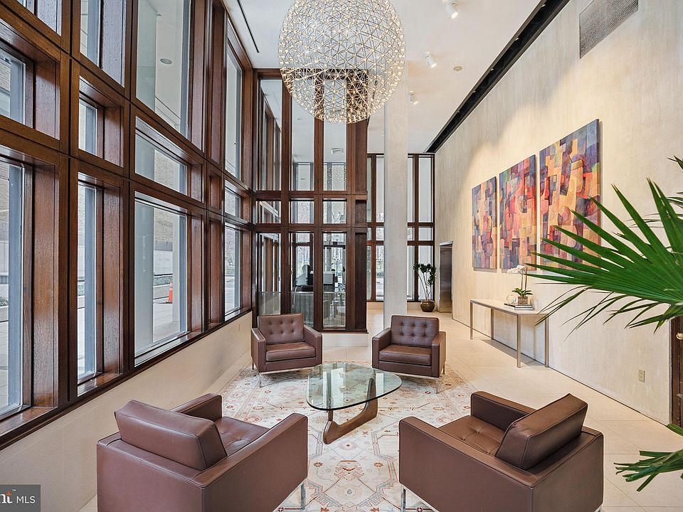2nd image of 1820 Rittenhouse Sq APT 1401