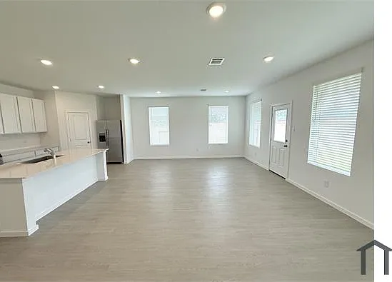 423 Amy St — Photo 45