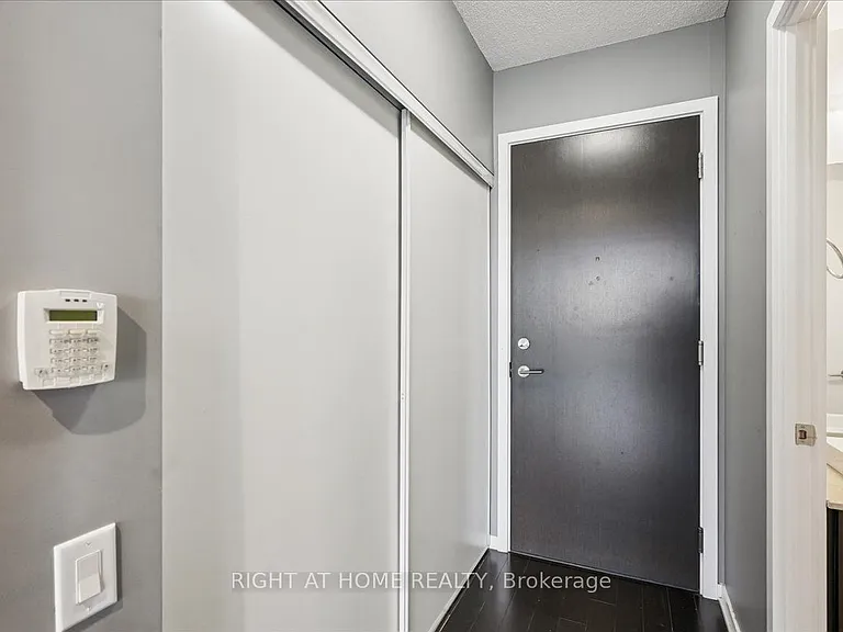 105 Queens Cay W #1607 — Photo 9