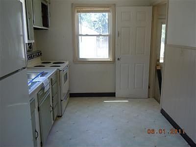 3rd image of 27 S Riverview Dr