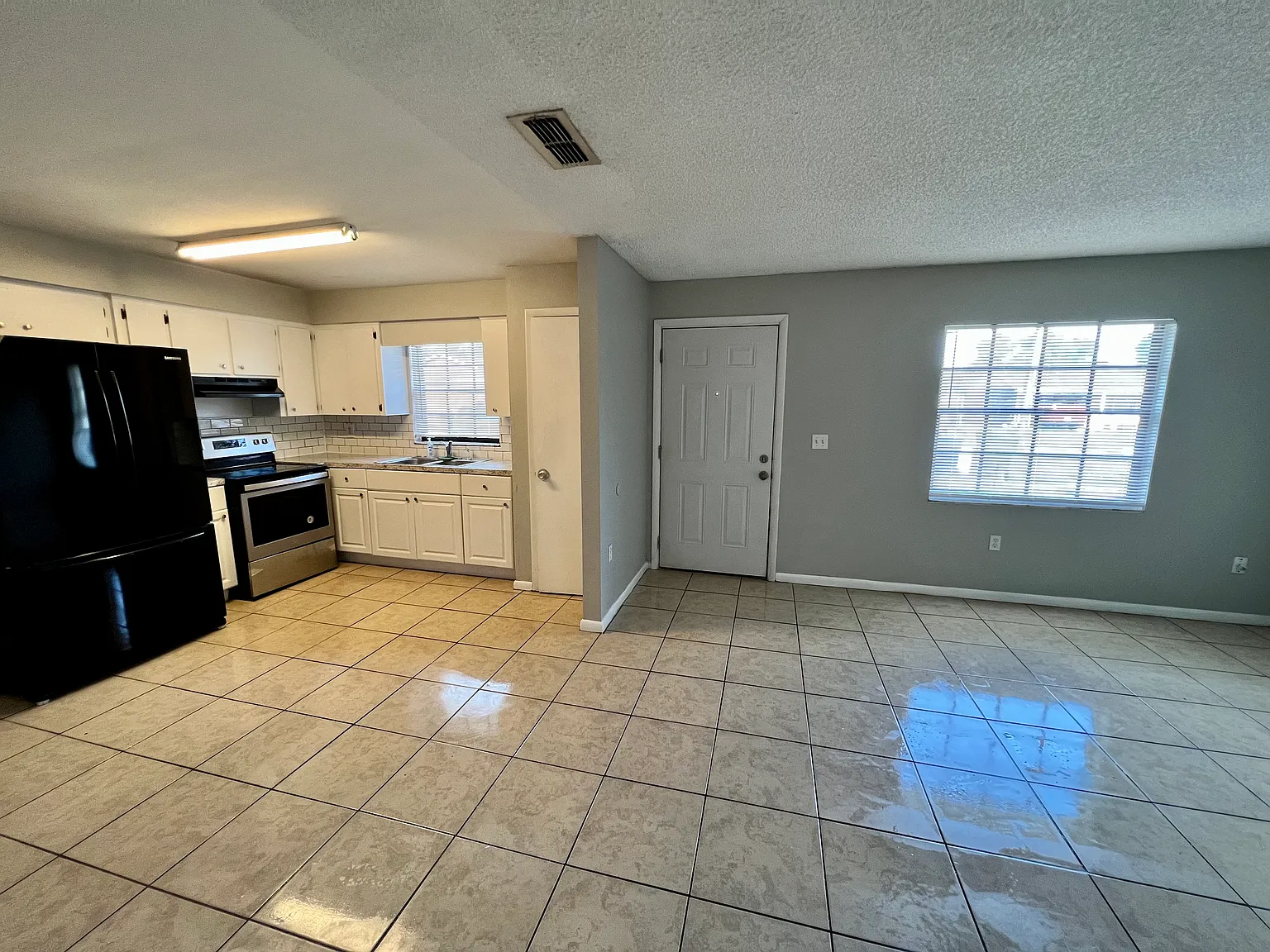 3 bed, 1024 sqft, $1,500 — Photo 2
