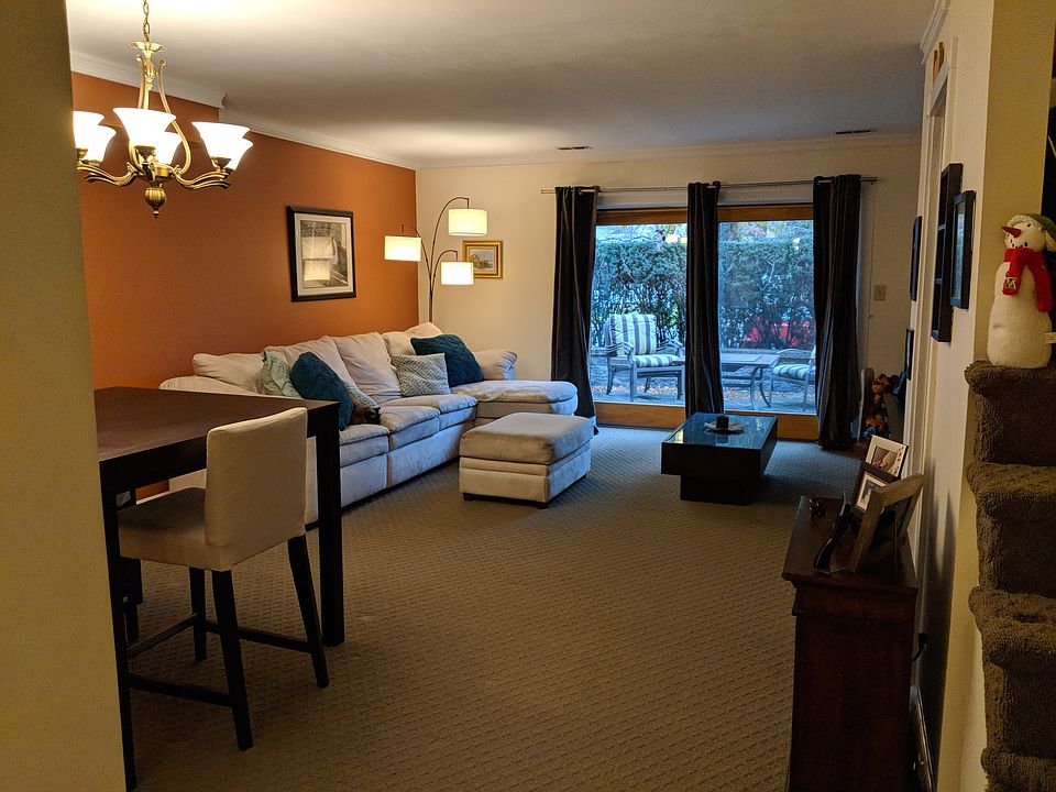 1st image of 200-10 Hilton Ave Unit 10