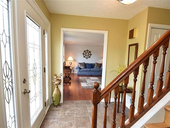 3rd image of 12 Fox Hill Dr