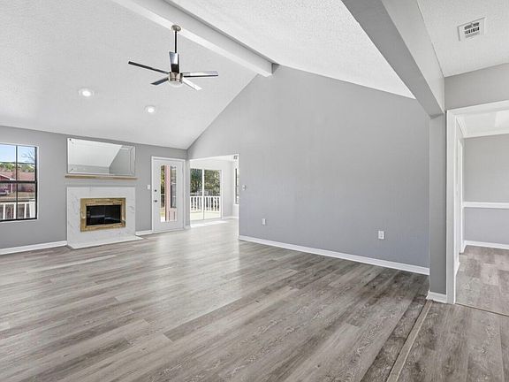 3rd image of 228 Lakeside Ln