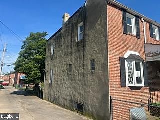 2nd image of 1517 N Decker Ave