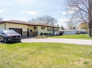 1476 Parish Rd, Kawkawlin, MI 48631