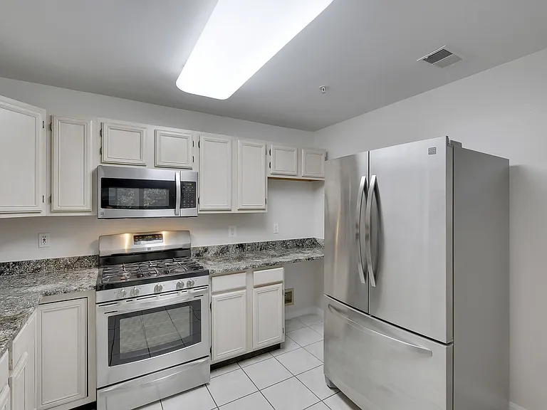 15305 Diamond Cove Ter #7-B — Photo 6