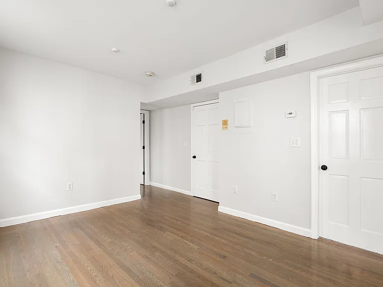 218 W 7th St #2 — Photo 11