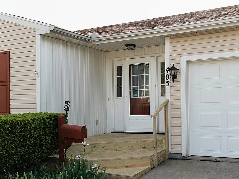 405 Lake St — Photo 2