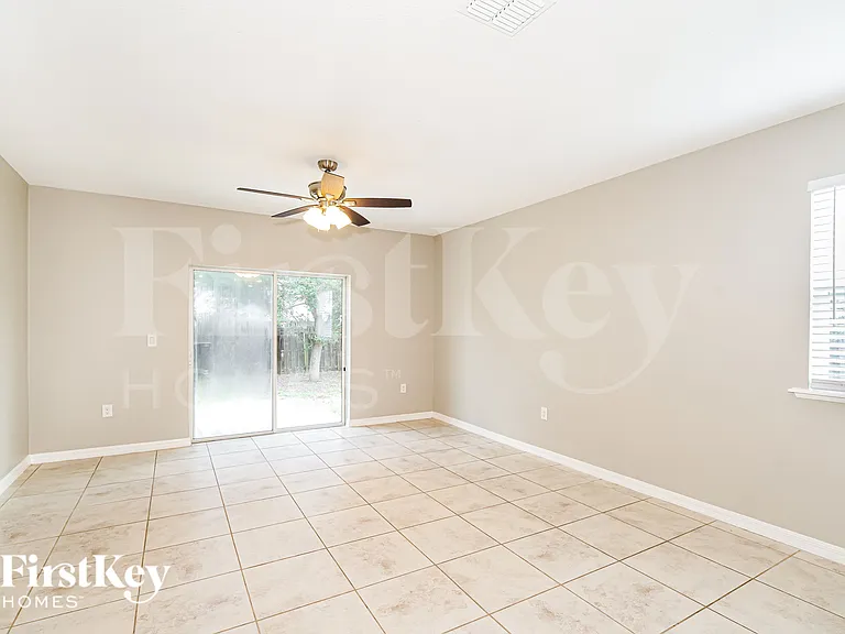3920 Scotland St — Photo 5