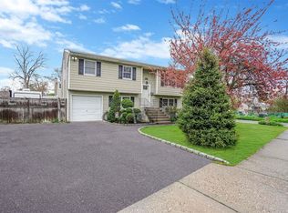 389 Richmond Blvd, Ronkonkoma, NY 11779