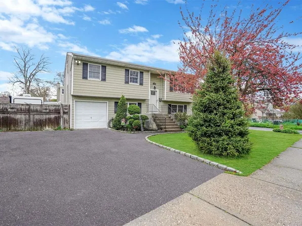 389 Richmond Boulevard, Ronkonkoma, NY 11779