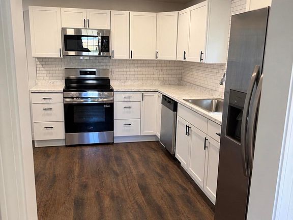 4th image of 703 E 17th St